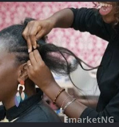 Opeloyeru hairdressing saloon